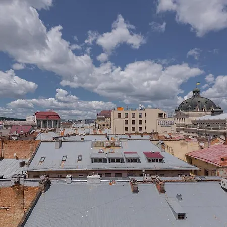 з оглядовою терасою на вулиця свободи 35