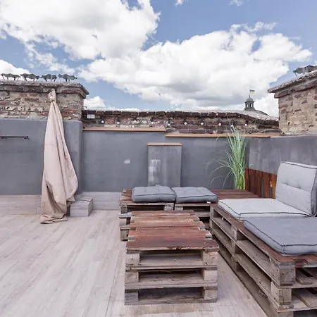 з оглядовою терасою на вулиця свободи 35 * Львів