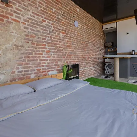 з оглядовою терасою на вулиця свободи 35 * Lviv