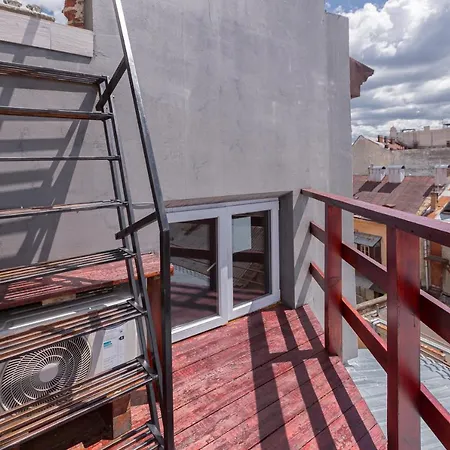 з оглядовою терасою на вулиця свободи 35 Lviv