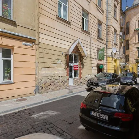 з оглядовою терасою на вулиця свободи 35 * Lviv