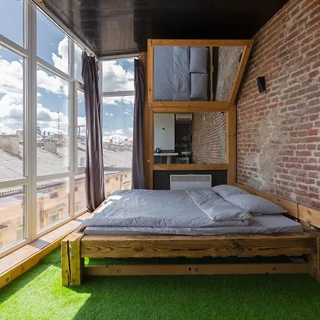 з оглядовою терасою на вулиця свободи 35