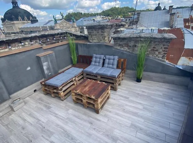 з оглядовою терасою на вулиця свободи 35