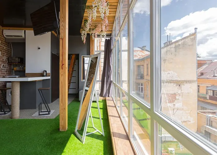 з оглядовою терасою на вулиця свободи 35