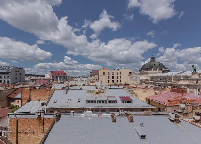 з оглядовою терасою на вулиця свободи 35