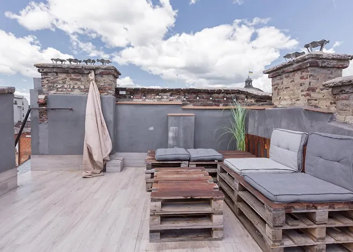 з оглядовою терасою на вулиця свободи 35 * Lviv