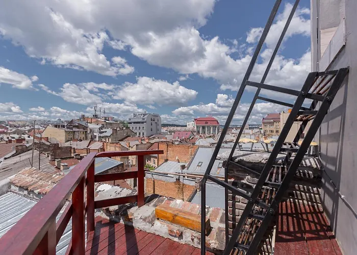 з оглядовою терасою на вулиця свободи 35 * Lviv