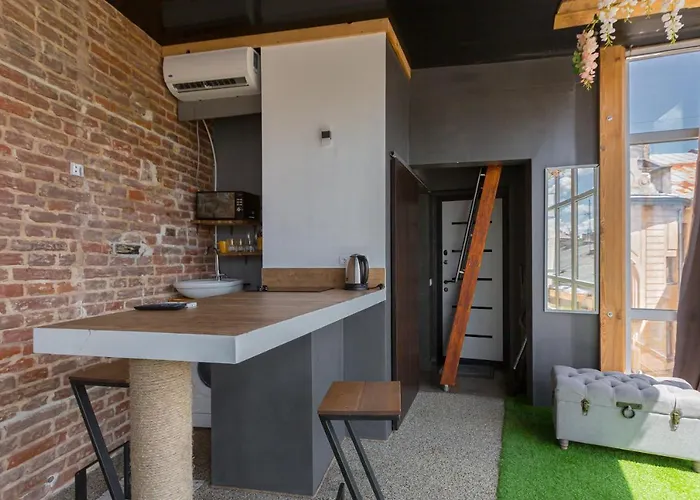 з оглядовою терасою на вулиця свободи 35 * Lviv