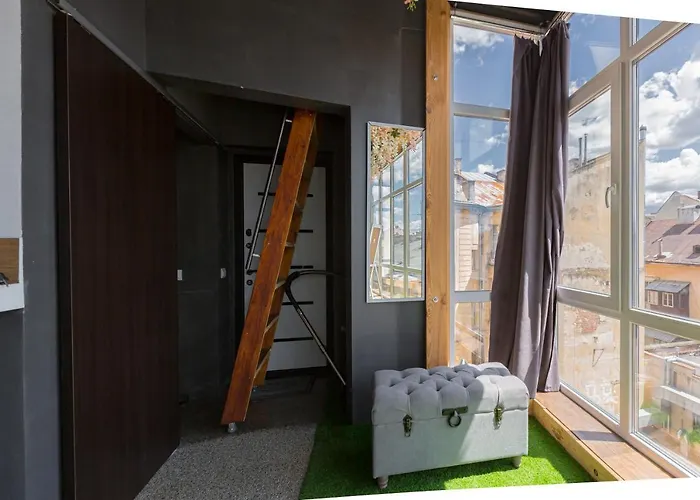 з оглядовою терасою на вулиця свободи 35