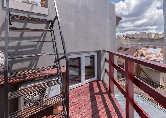 з оглядовою терасою на вулиця свободи 35 Lviv