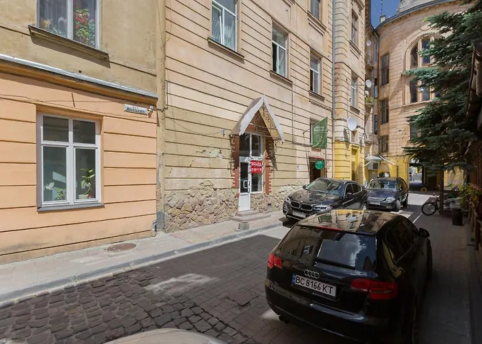 з оглядовою терасою на вулиця свободи 35 * Lviv