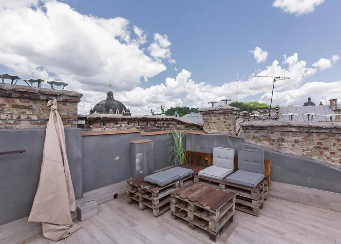 з оглядовою терасою на вулиця свободи 35 Lviv