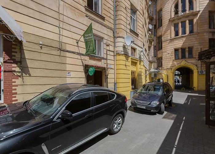 з оглядовою терасою на вулиця свободи 35