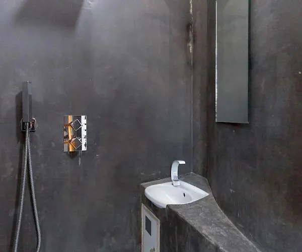 з оглядовою терасою на вулиця свободи 35 * Lviv