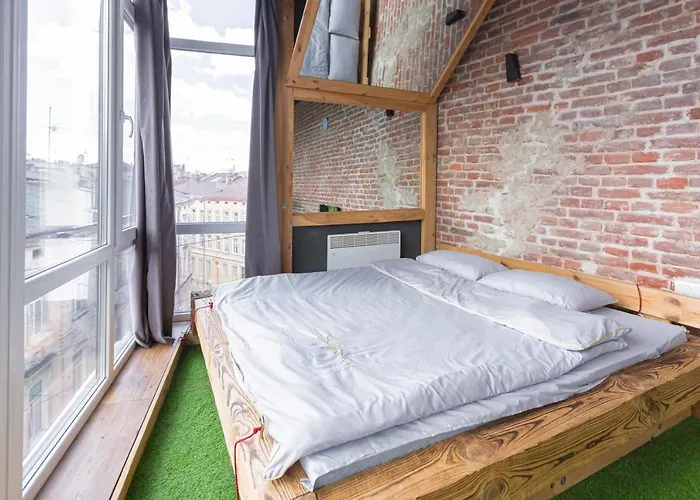 з оглядовою терасою на вулиця свободи 35 * Lviv