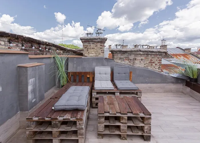 з оглядовою терасою на вулиця свободи 35