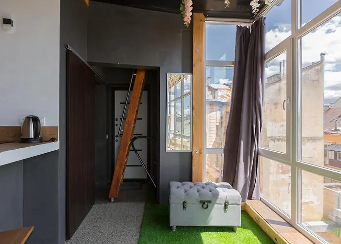 з оглядовою терасою на вулиця свободи 35