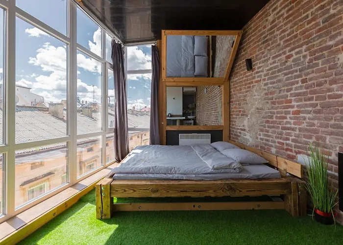 з оглядовою терасою на вулиця свободи 35